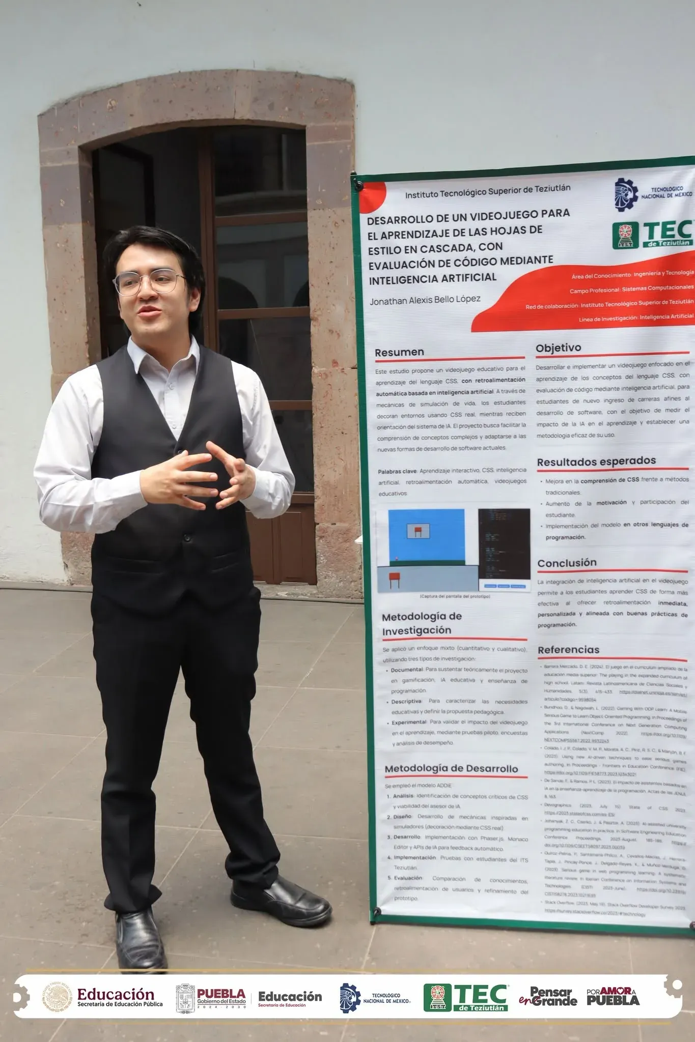 CIIDTec 2025: exposición del cartel de investigación sobre Citadel of the Solar Souls.